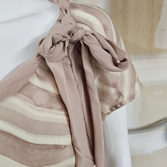 Daisy Fuentes Short Sleeve Round Neck Flowy Top Size XL - Picture 3 of 12